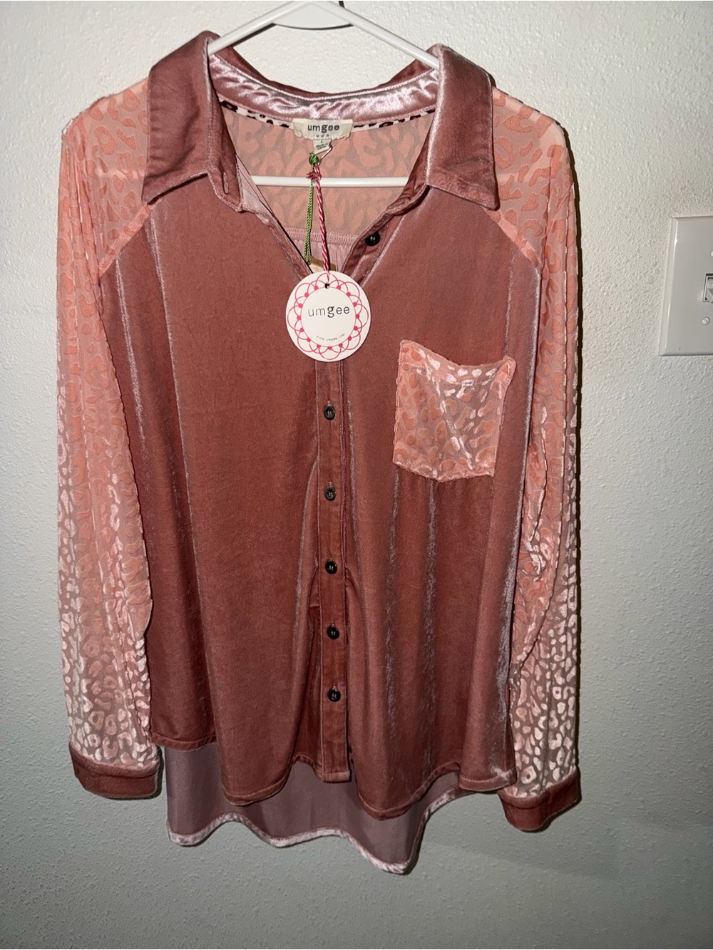Umgee Dusty Rose Stretch Velvet Button-Down Blouse, Cheetah Print Sleeves NWT